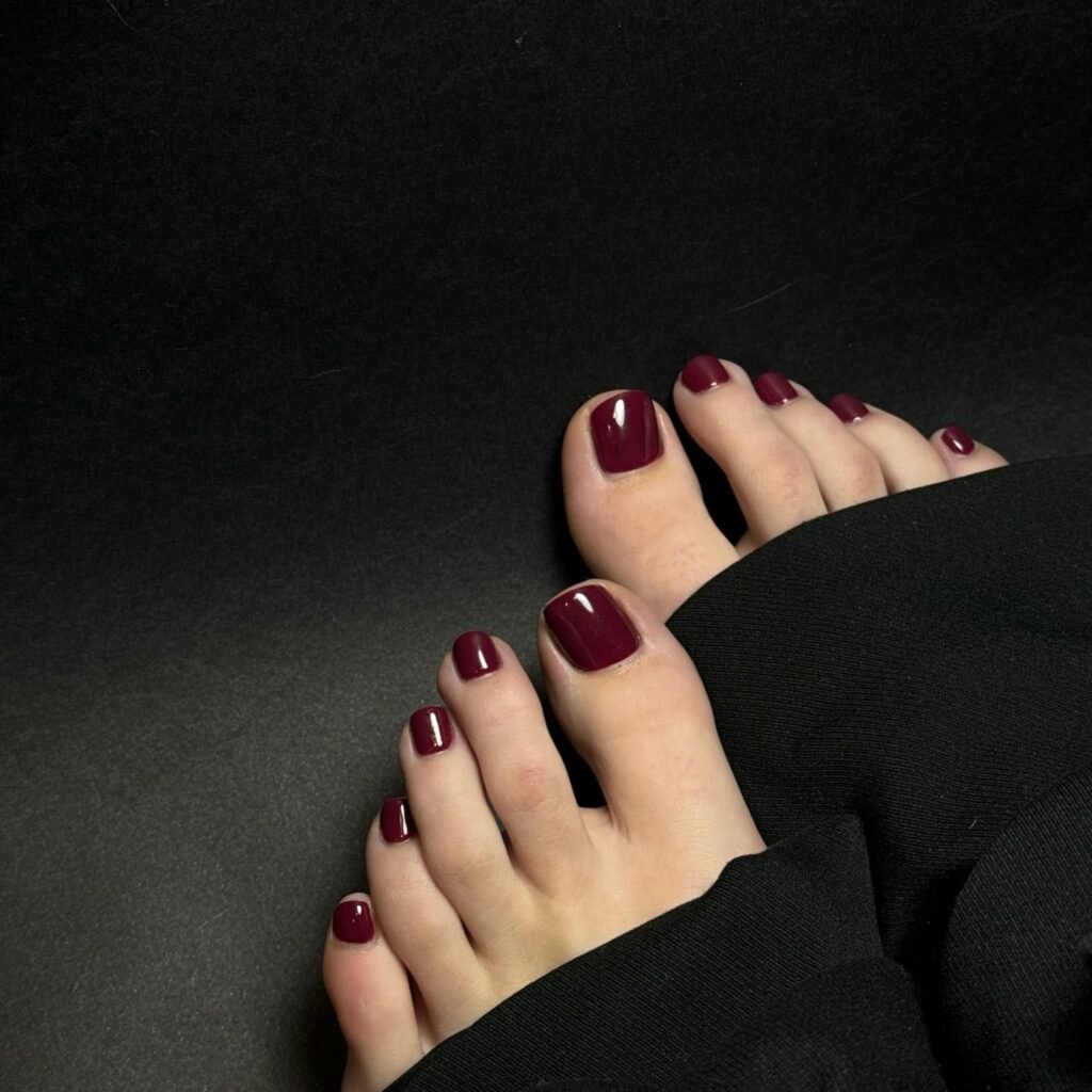 None Deep Opaque Glossy Burgundy Pedicure None Deep Opaque Glossy Burgundy Pedicure — Winter Pedicure Colors
