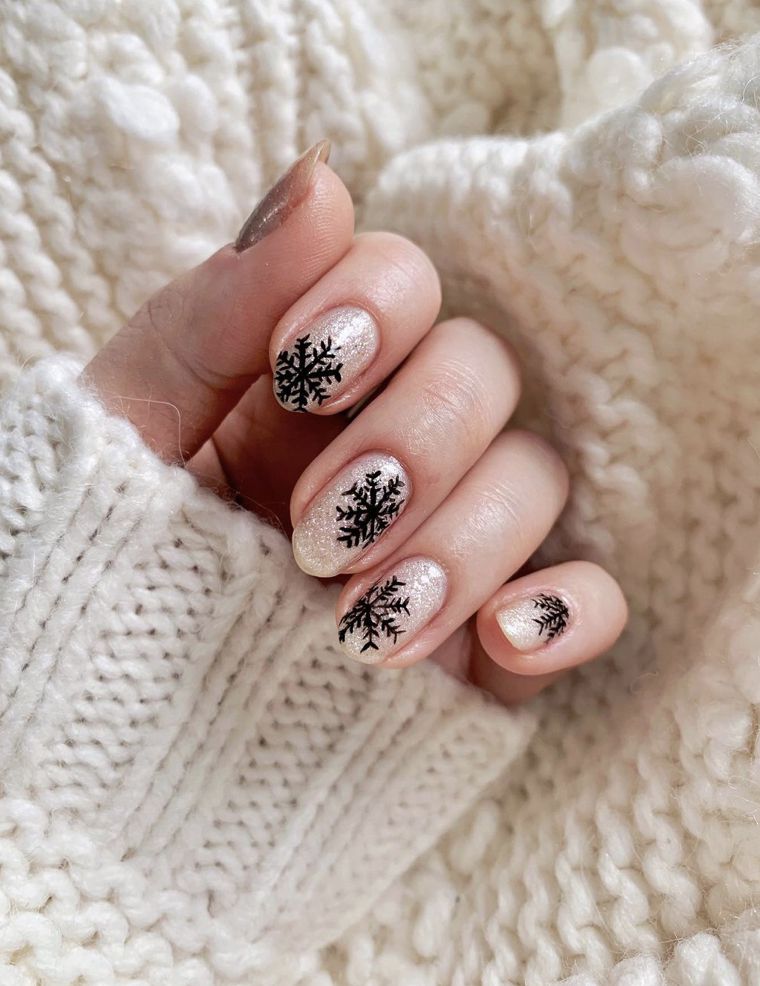 Short Square Off-White with Black Snowflakes Short Square Off-White with Black Snowflakes — Subtle Christmas Nails 2026