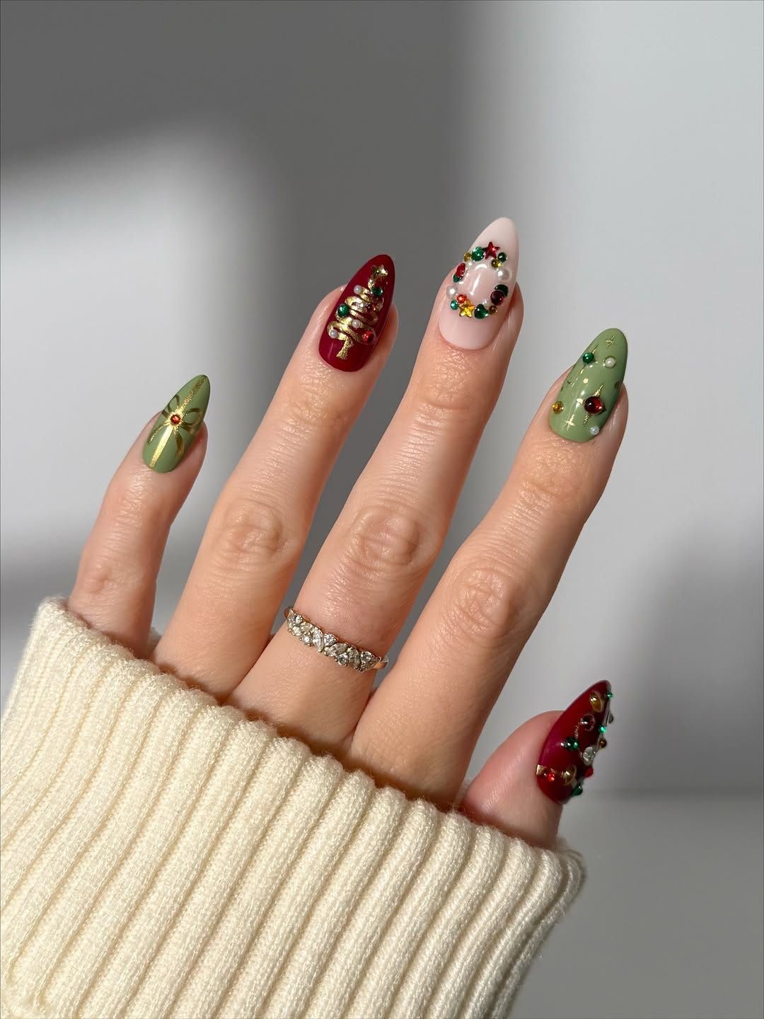 Jeweled Christmas Tree Wreath Nails Jeweled Christmas Tree Wreath Nails — Christmas Nail Colors 2026