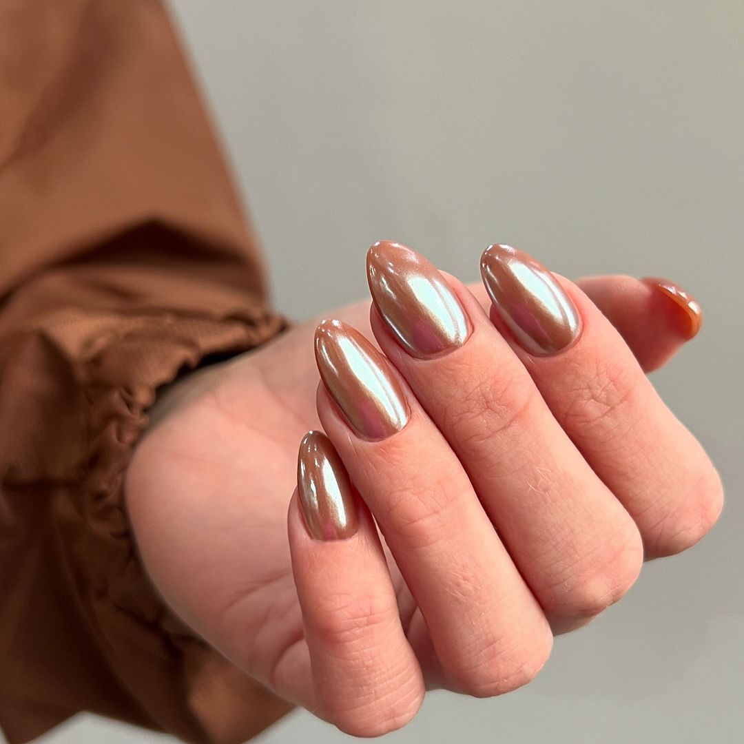 Chrome Visual Idea Chrome Visual Idea — Winter Gold Nails