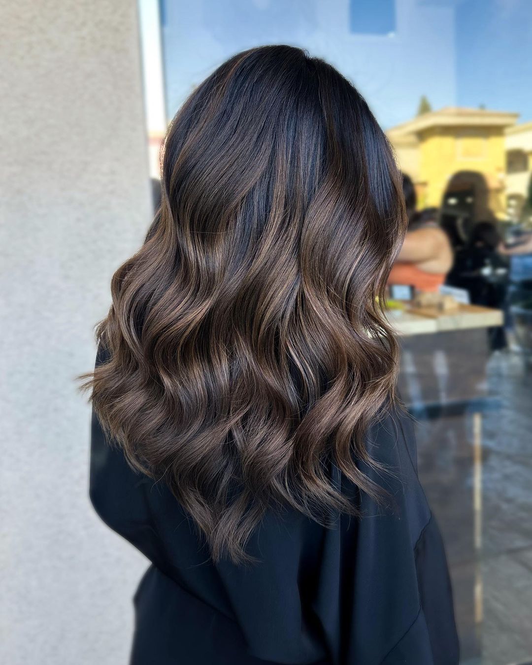 Collarbone Dark Brown With Blonde Balayage Lob Collarbone Dark Brown With Blonde Balayage Lob — Low Maintenance Winter Hair Colors