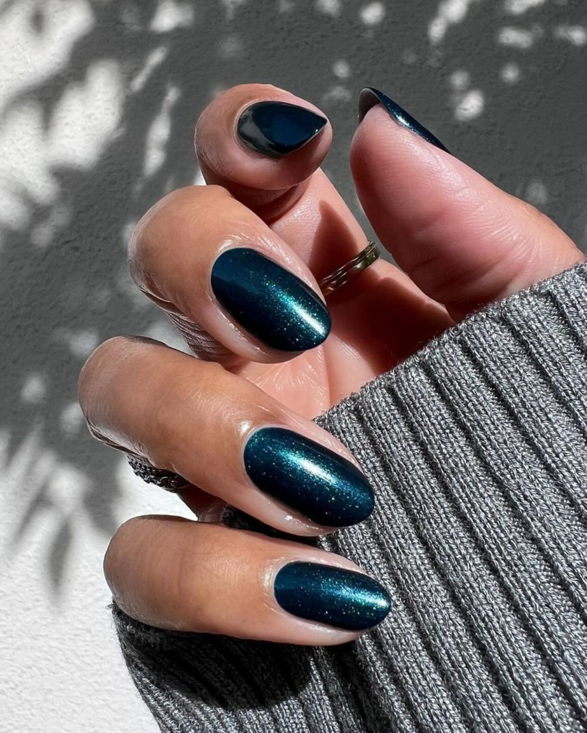 Deep Shimmering Teal Oval Nails Deep Shimmering Teal Oval Nails — Minimalist New Years Nails 2027