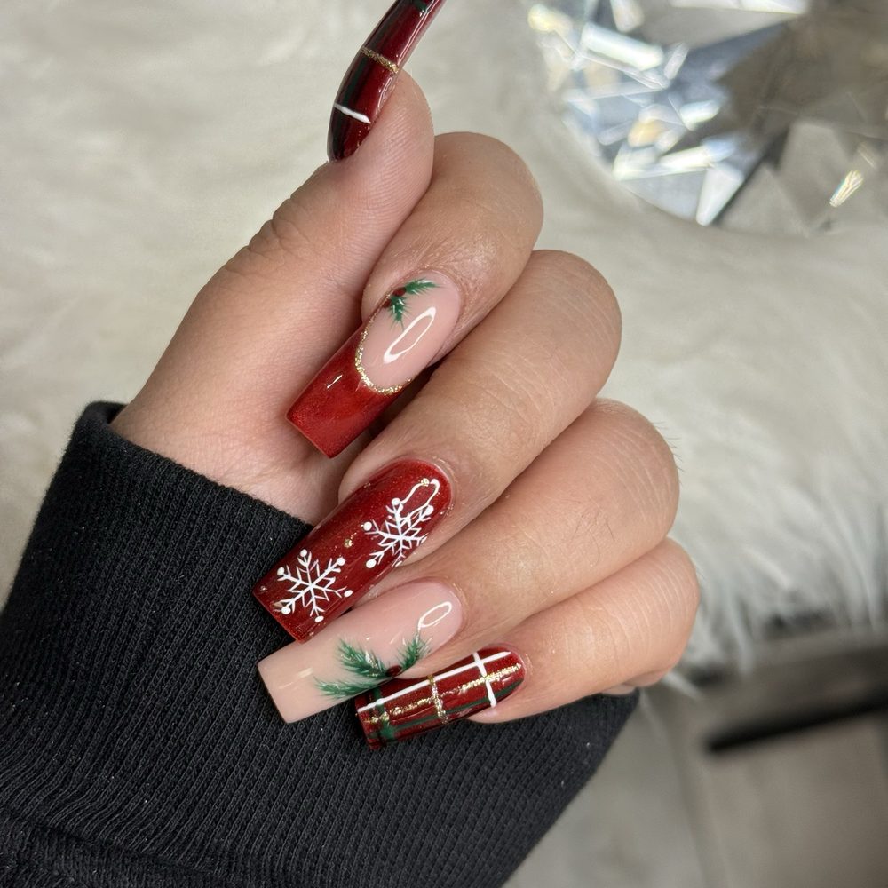 Long Coffin Plaid Snowflake Pine Sprig Nails Long Coffin Plaid Snowflake Pine Sprig Nails — Christmas Gel X Nails 2026