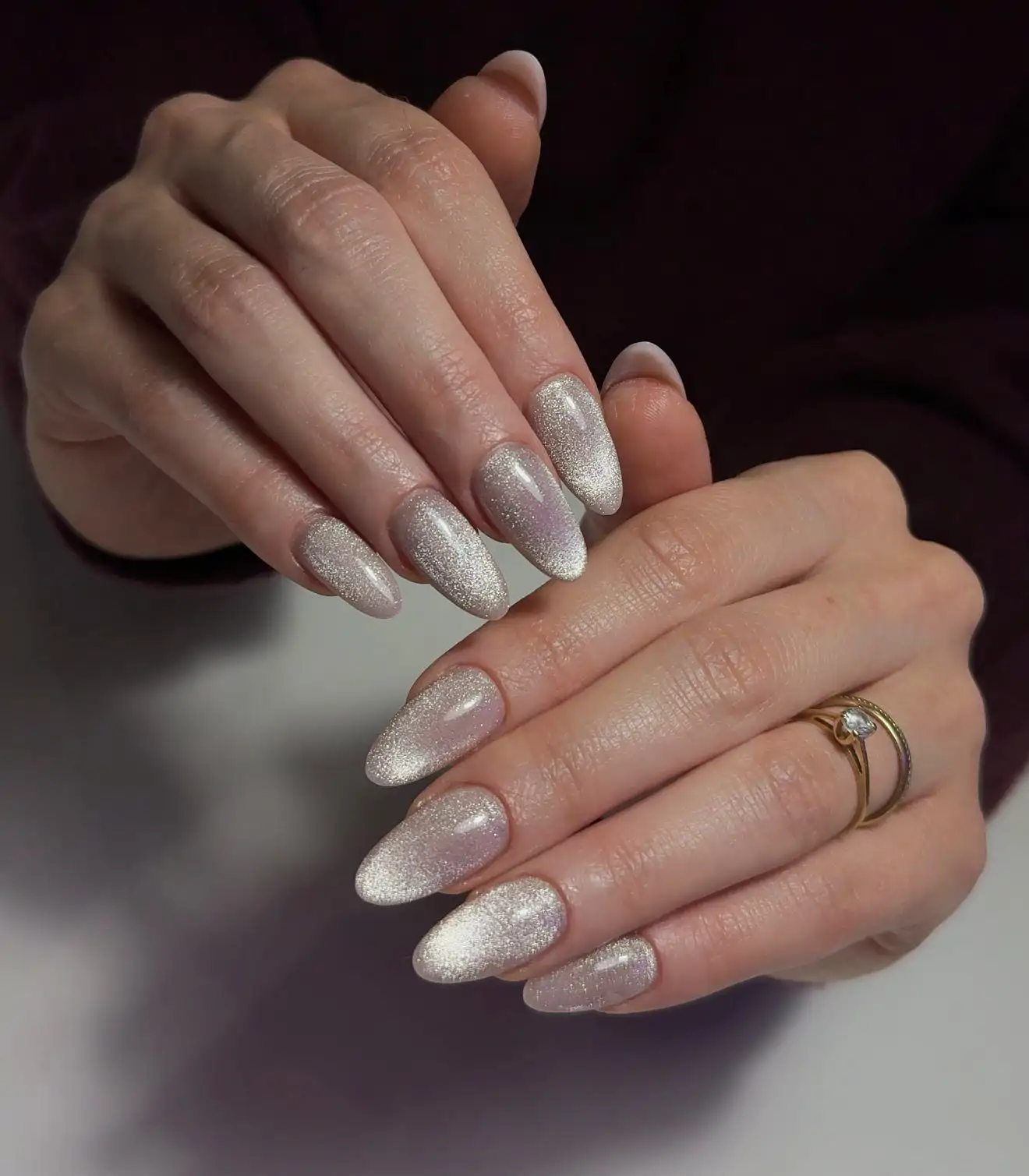 Medium Stiletto Silver Cat-Eye Nails Medium Stiletto Silver Cat-Eye Nails — Fall to Winter Nails