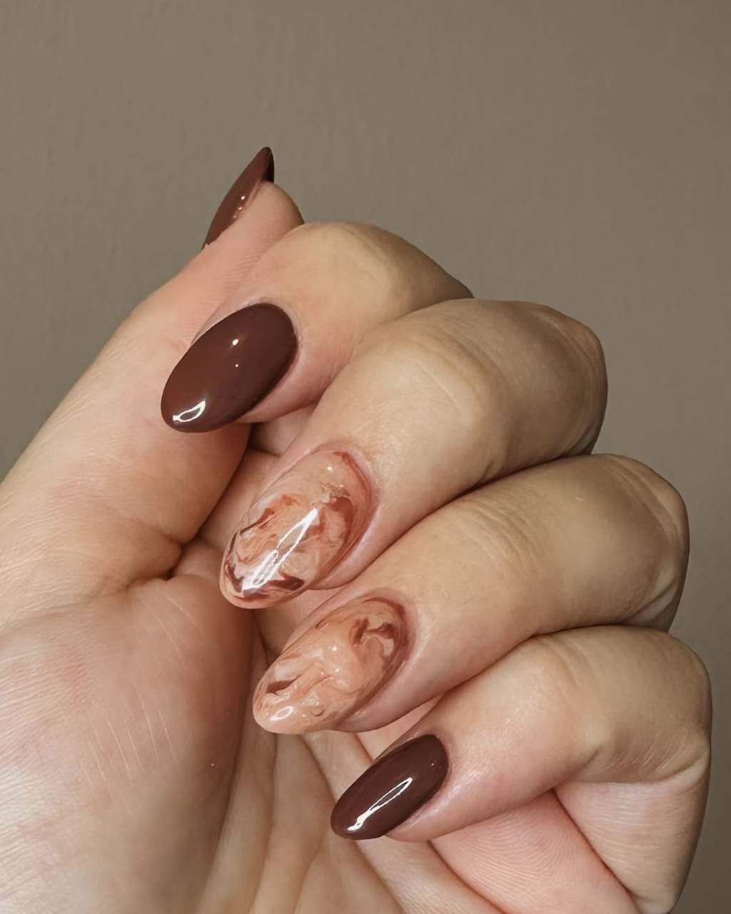 Mocha Gradient Square With White Lines Mocha Gradient Square With White Lines — Mocha Nails
