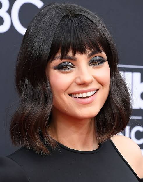 Chin Length Dark Brown Chin Bob With Wavy Blunt Bangs Chin Length Dark Brown Chin Bob With Wavy Blunt Bangs — Winter Haircuts with Bangs