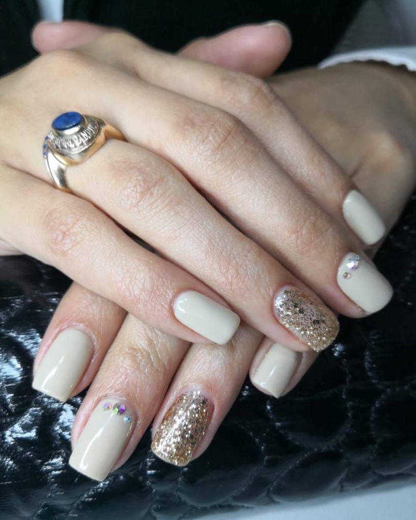 Visible Visual Idea — Winter Champagne Nails