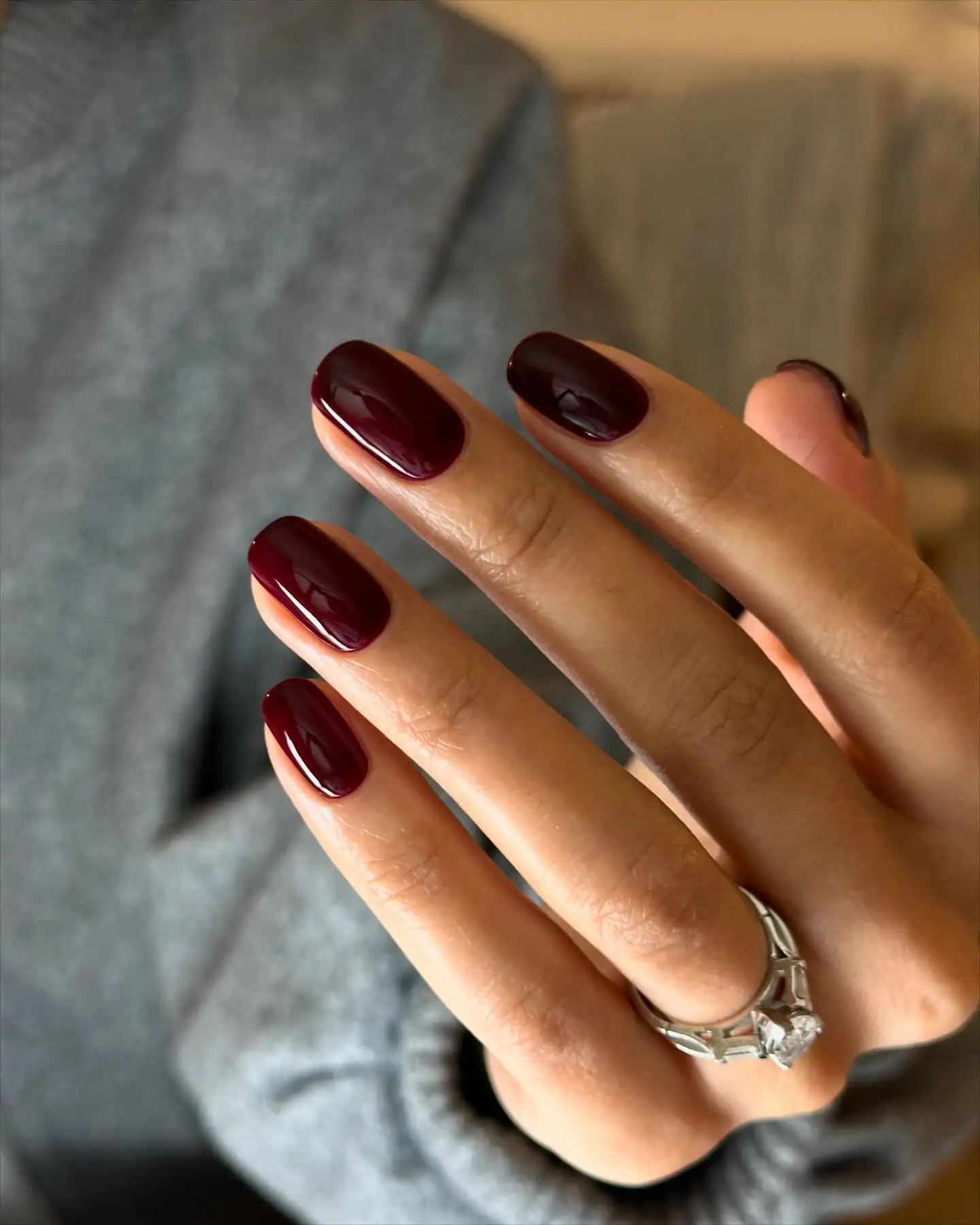 Deep Burgundy Gradient Oval Nails Deep Burgundy Gradient Oval Nails — Short Winter Oval Nails