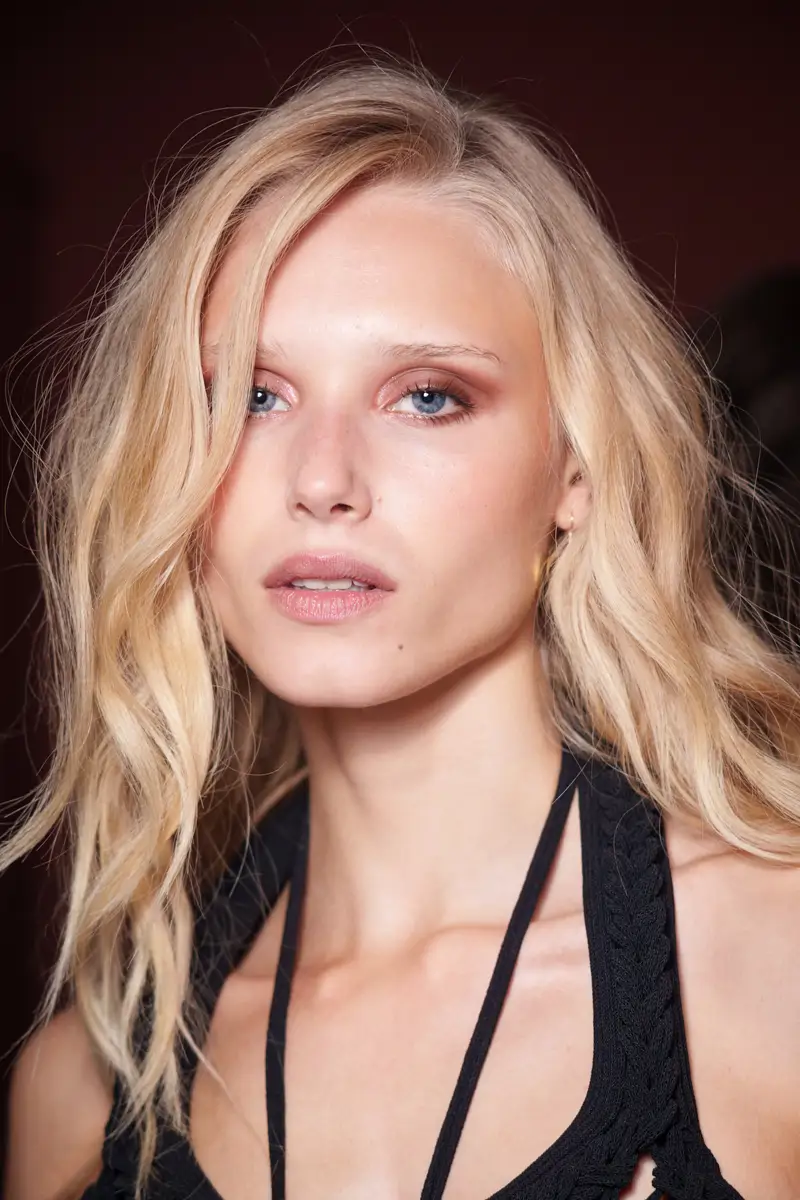 Platinum Blonde With Icy Highlights Platinum Blonde With Icy Highlights — Winter Hair Colors for Blue Eyes