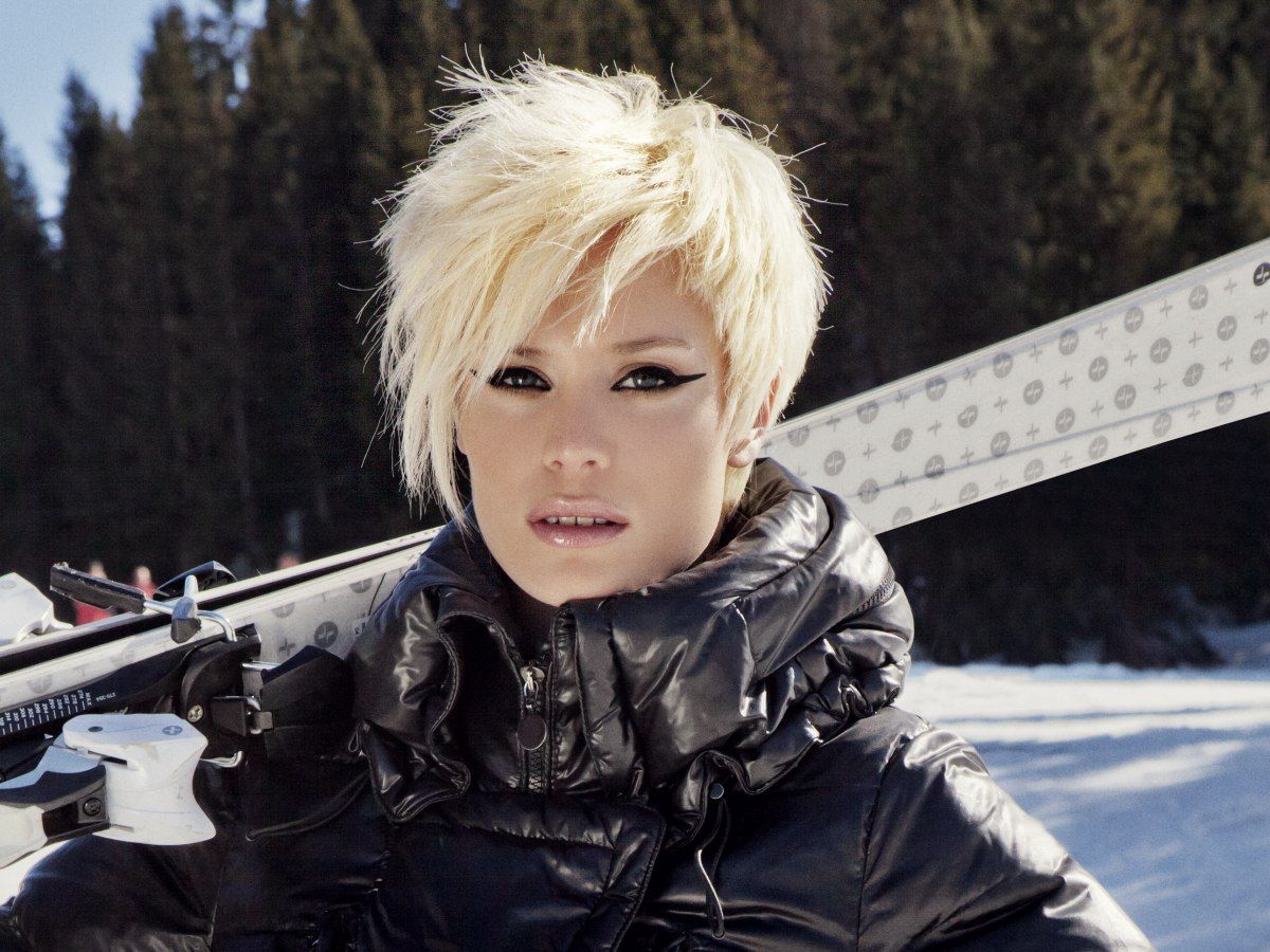 Ear Spiky Ash Blonde Pixie with Texture Ear Spiky Ash Blonde Pixie with Texture — Winter Hairstyles for Short Hair
