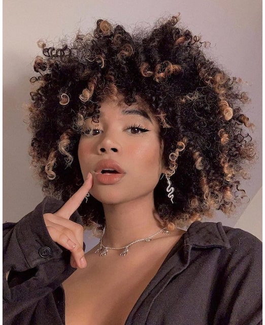 Afro with Blonde Highlights — Winter Hairstyles for Black Women