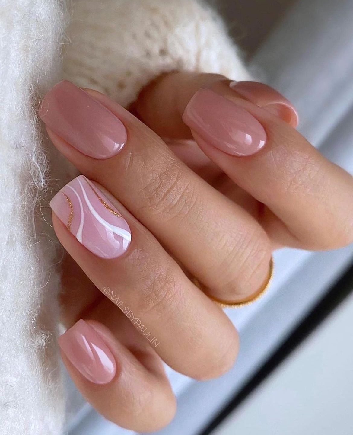 Nude Pink Abstract Gold Line Nails Nude Pink Abstract Gold Line Nails — Classy Short Winter Nails