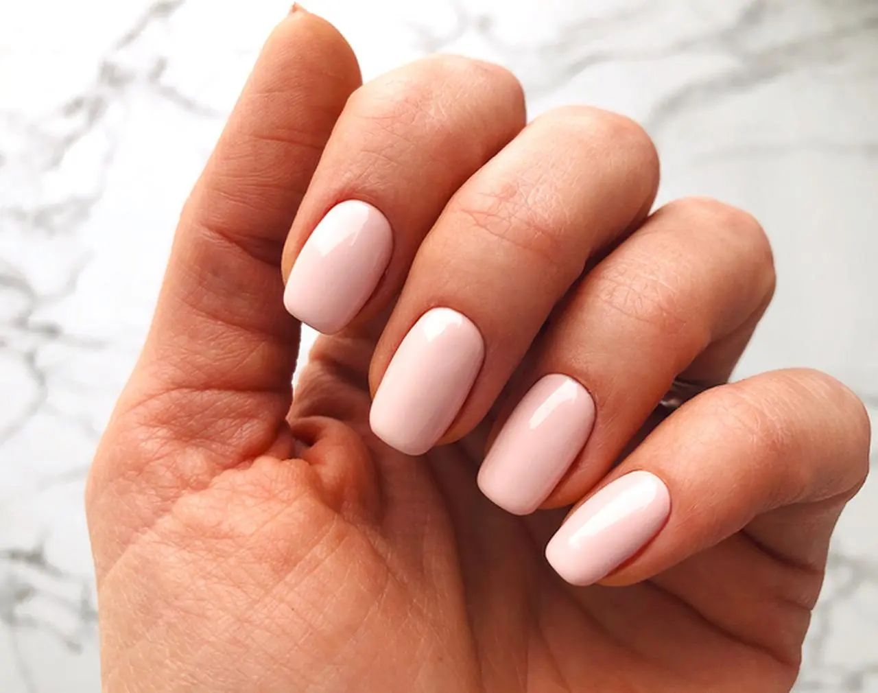 Milk nails - najmodniejszy manicure na lato 2022. Jak wygląda? - Dzień Dobry TVN