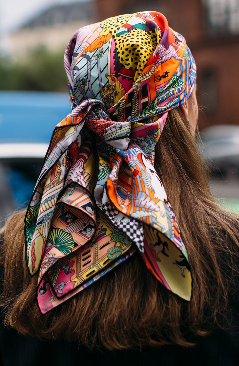 Medium Brown Hair with Scarf Wrap Medium Brown Hair with Scarf Wrap — Winter Hairstyles with Scarf