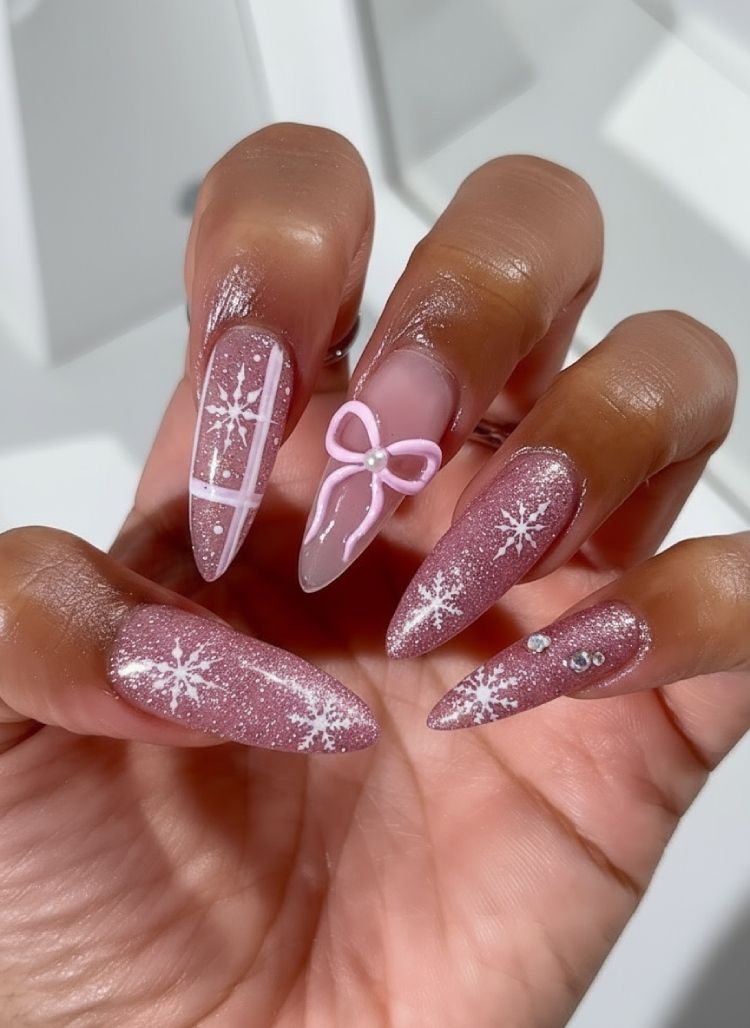 Visual Idea Visual Idea — Christmas Gel Nails 2026