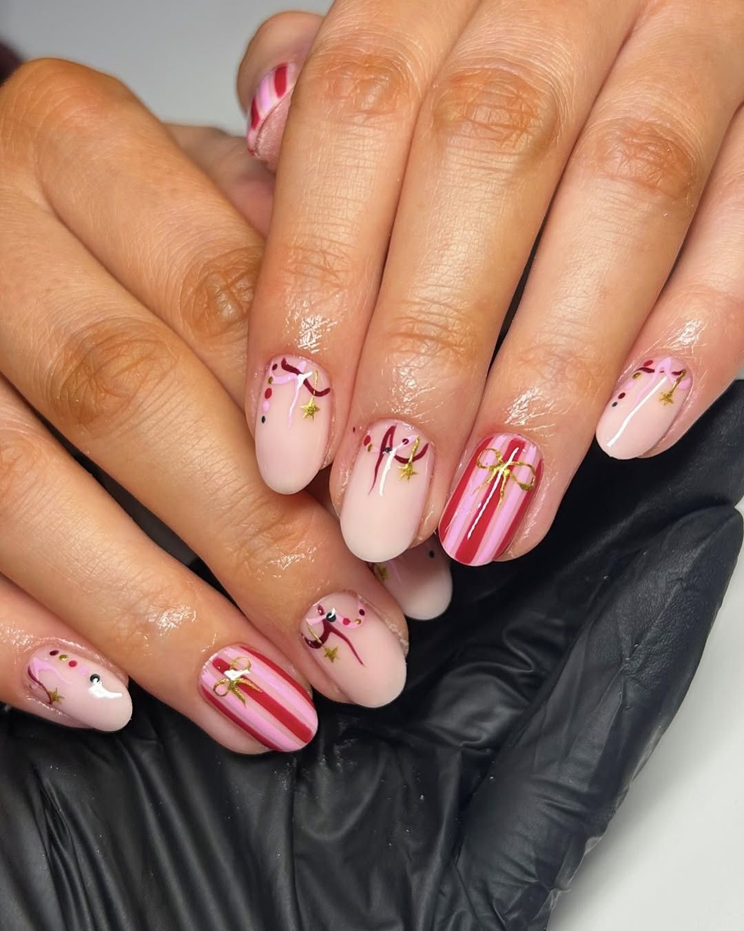 Glossy Visual Idea Glossy Visual Idea — Short Christmas Nails 2026