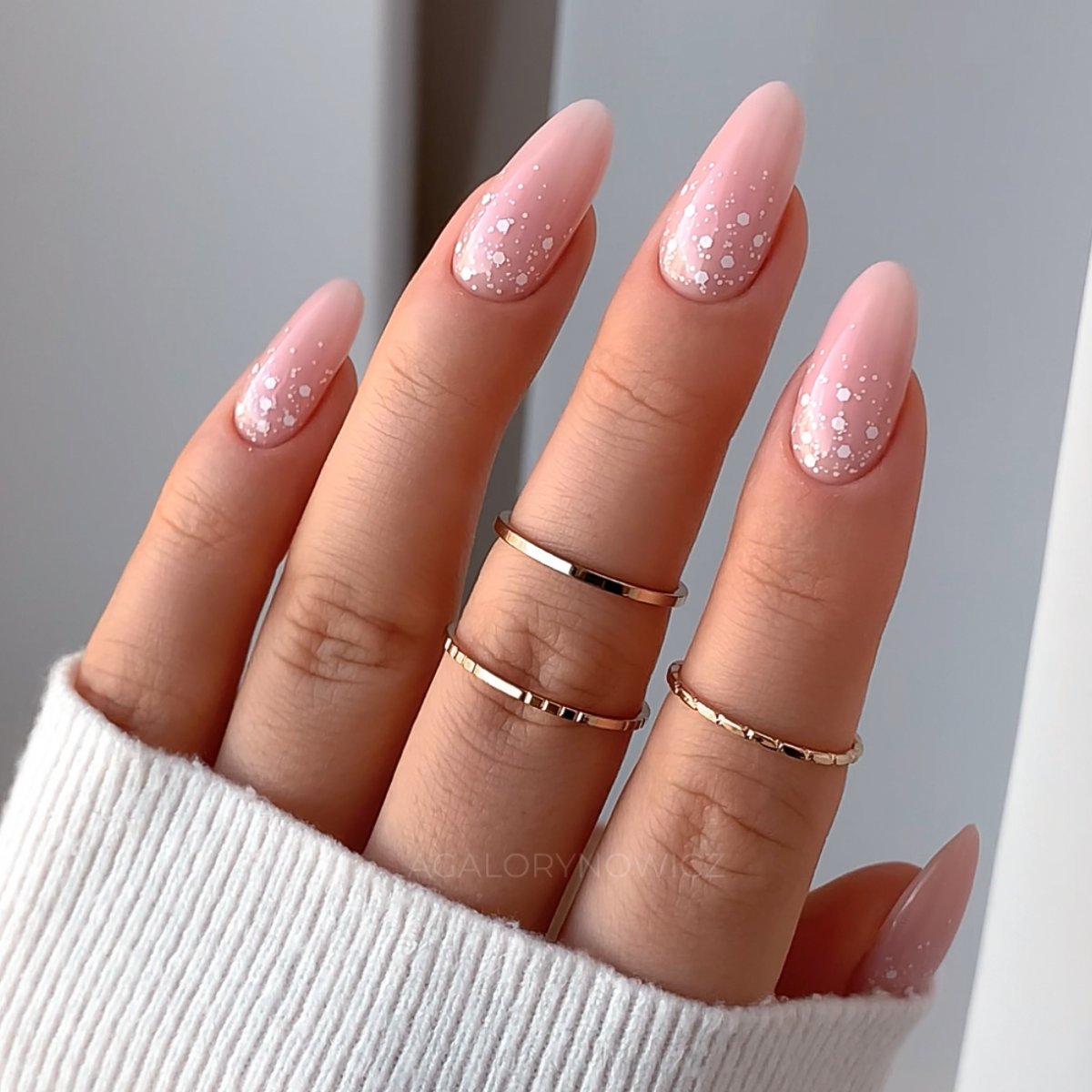 Glossy With Fine Glitter Visual Idea Glossy With Fine Glitter Visual Idea — Long Winter Nails