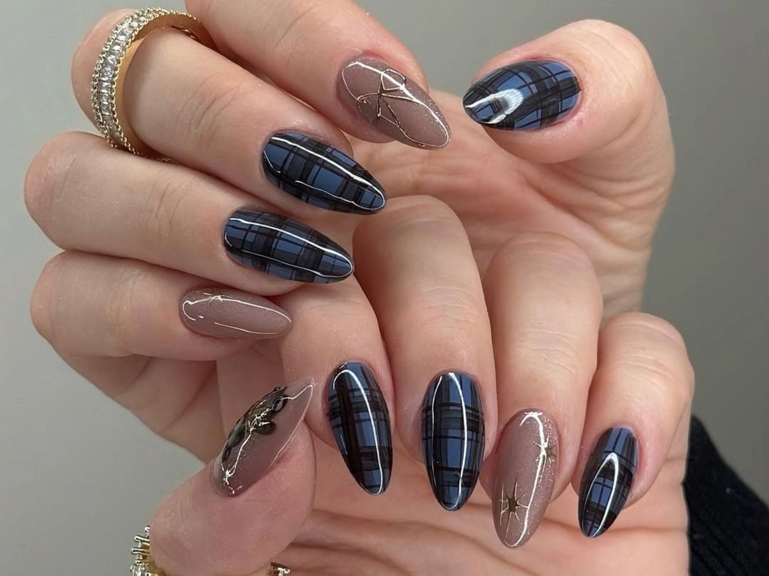 Dynamic Firework Designs on Black Dynamic Firework Designs on Black — Short Winter Acrylic Nails