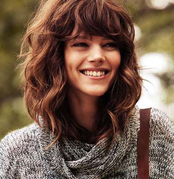 Casual Shoulder-Length Shag With Curtain Bangs — Winter Hairstyles with Bangs