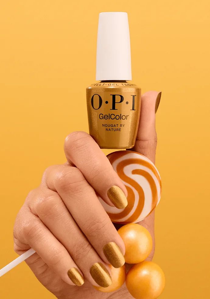 Rich Metallic Gold Short Oval Nails — Holiday Nail Colors 2026