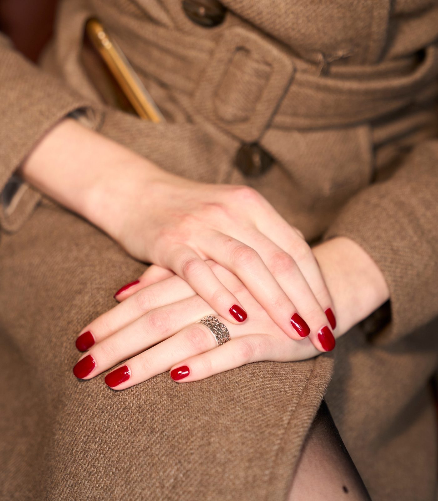 Solid Color Vibrant True Red Glossy Oval Nails Solid Color Vibrant True Red Glossy Oval Nails — Short Winter Oval Nails