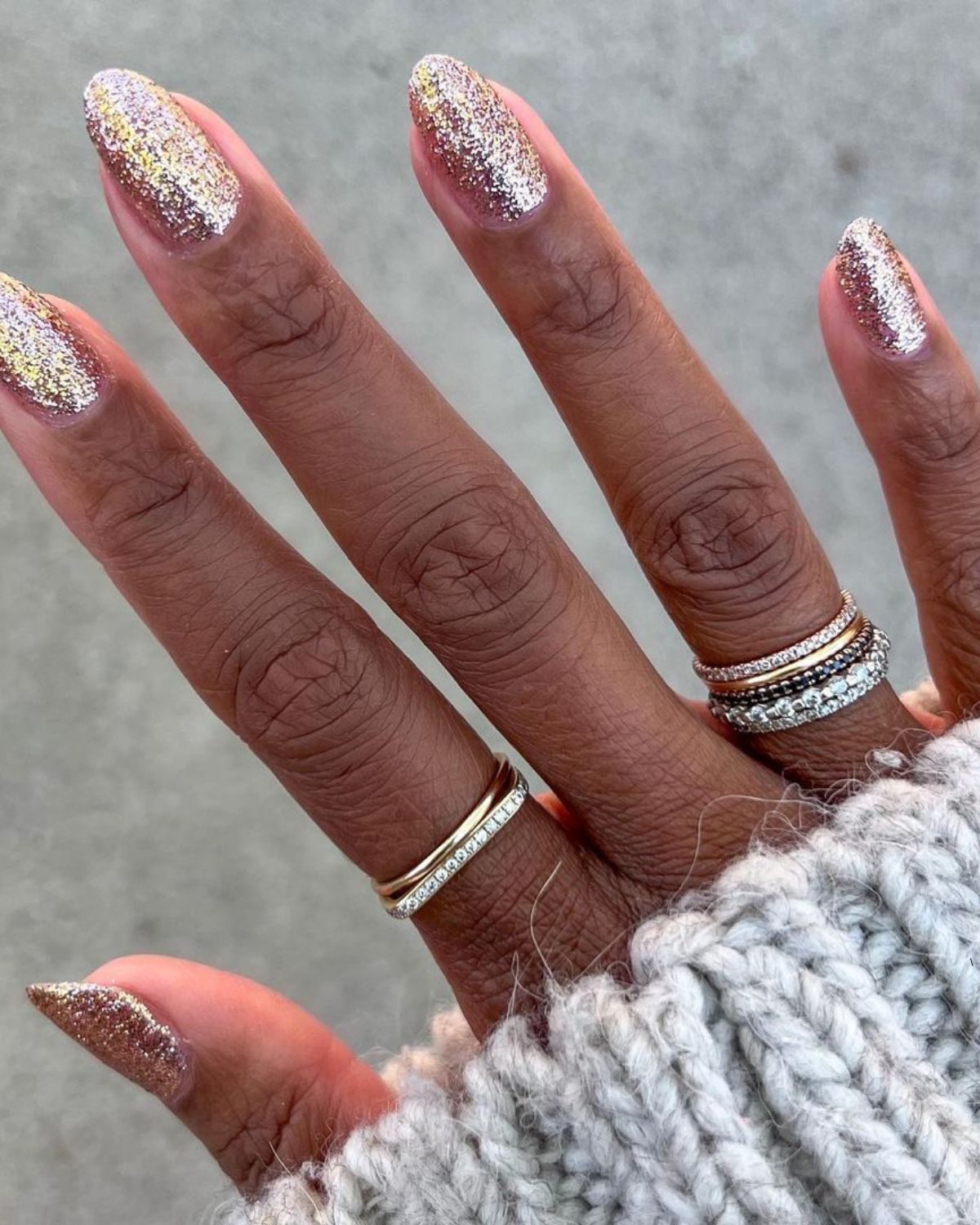 Dense Champagne Gold Silver Glitter Oval Nails Dense Champagne Gold Silver Glitter Oval Nails — NYE Nails 2027