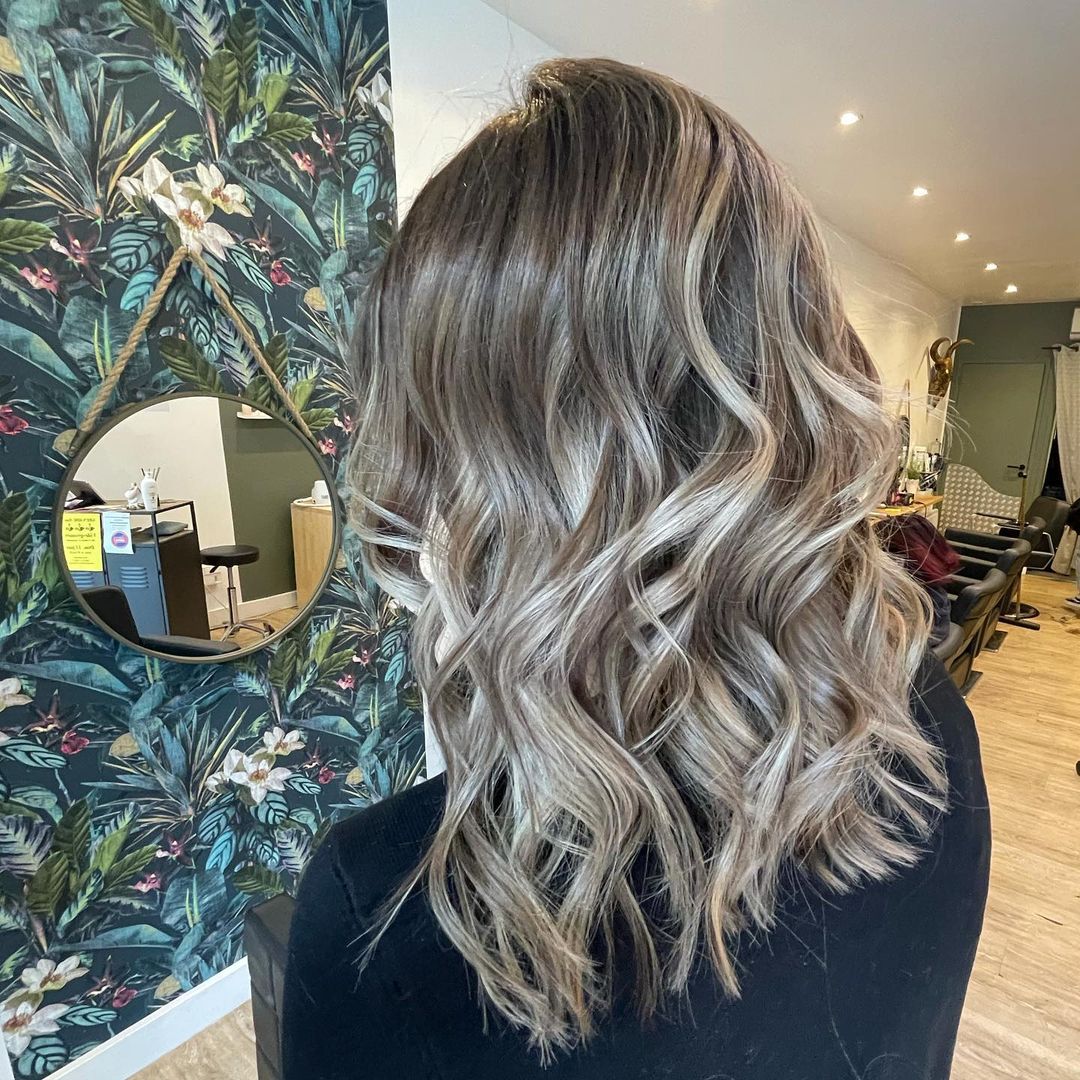 No Bangs Collarbone Ash Blonde With Highlights No Bangs Collarbone Ash Blonde With Highlights — Icy Blonde Hair