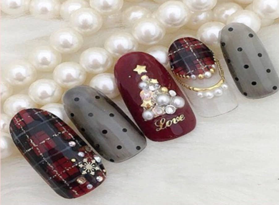 Burgundy Oval with 3D Christmas Tree Art Burgundy Oval with 3D Christmas Tree Art — Burgundy Christmas Nails 2026