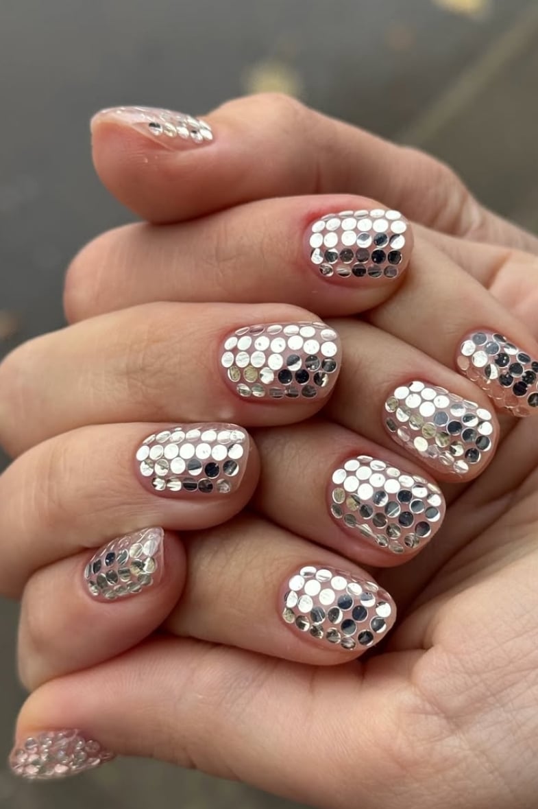 Short Round Full Silver Glitter Short Round Full Silver Glitter — New Years Nails 2027