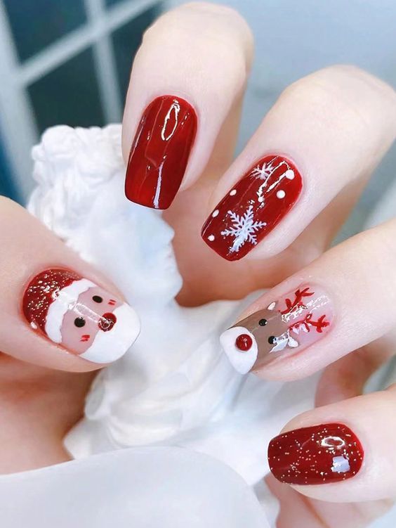 Festive Character Art with Glitter Festive Character Art with Glitter — Christmas Nails 2026