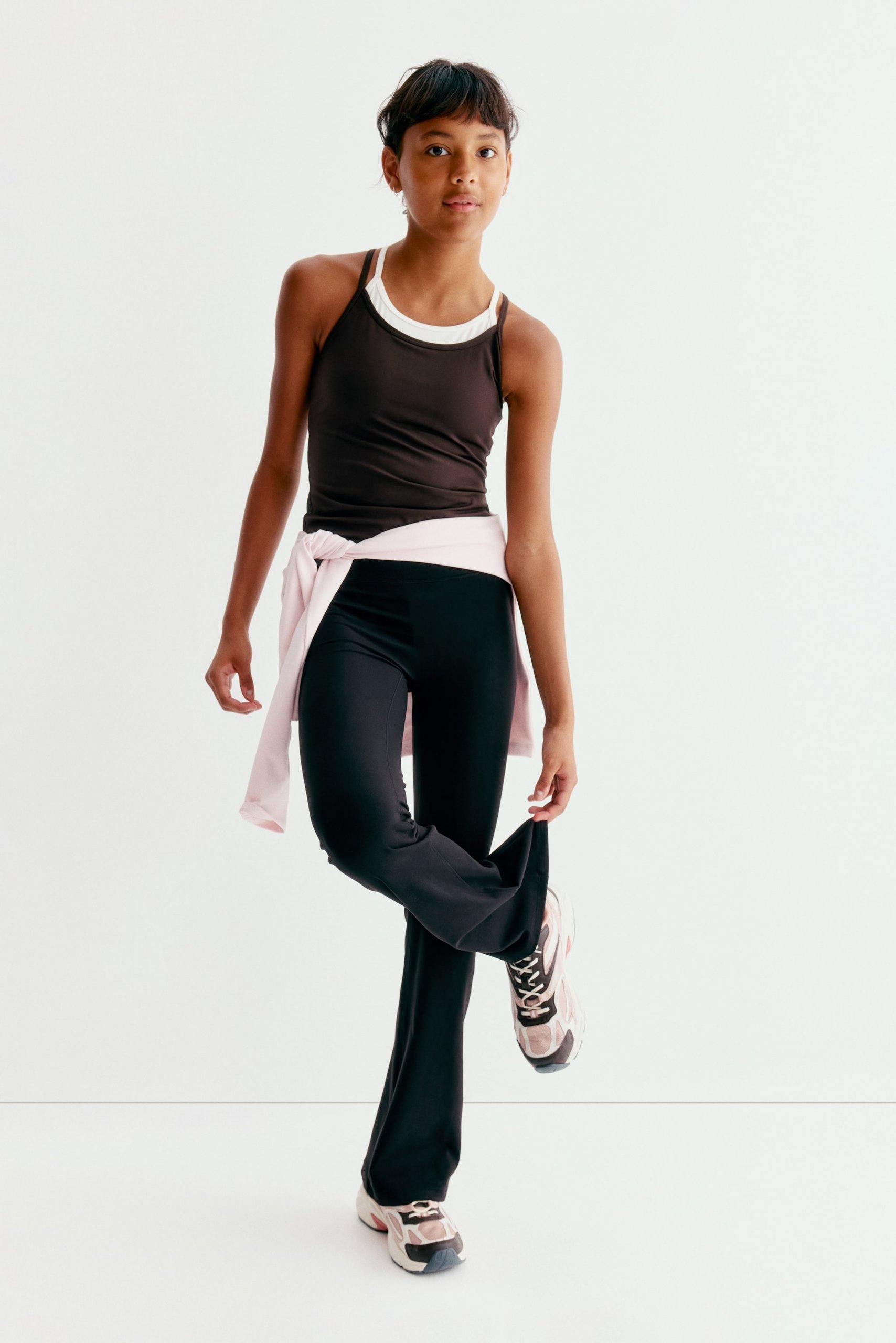 Ausgestellte Yogaleggings mit SoftMove™ - Schwarz - Kids | H&M DE