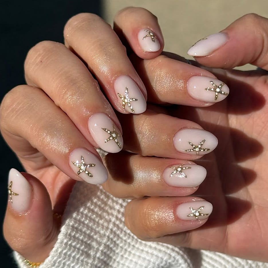 Gold Starfish Charm Almond Nails Gold Starfish Charm Almond Nails — Holiday Nails 2026