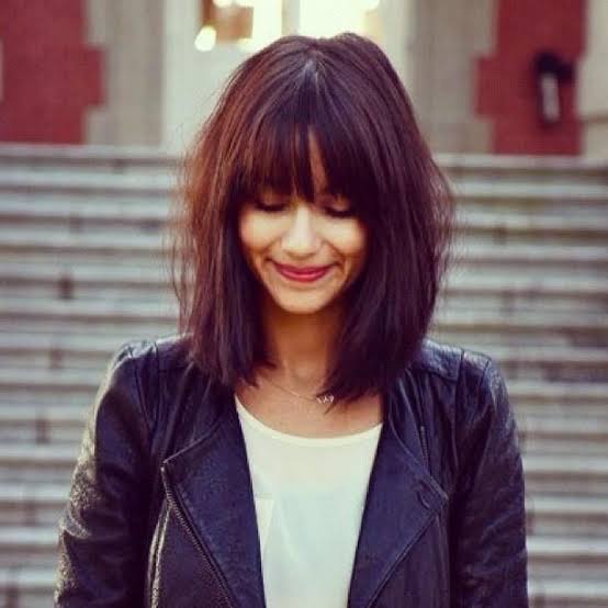 Front View Dark Brown Wavy Collarbone Cut With Blunt Bangs Front View Dark Brown Wavy Collarbone Cut With Blunt Bangs — Winter Haircuts with Bangs