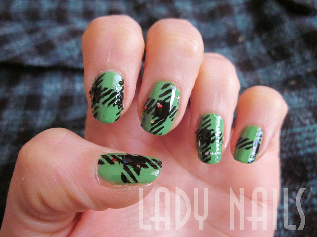 Glossy Green Classic Tartan Glossy Green Classic Tartan — Winter Plaid Nails