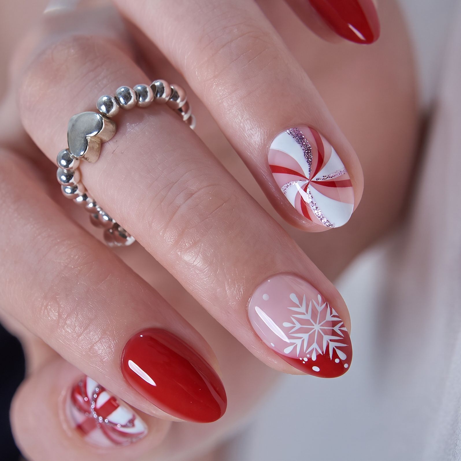 Curvlife extra-short almond french gel press on nails red glossy-shiny patterns-prints for christmas winter with designs last 2 weeks – CurvLife
