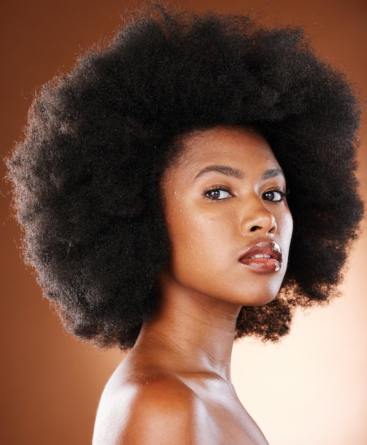 Voluminous Shoulder-Length Afro — Winter Hairstyles for Black Women
