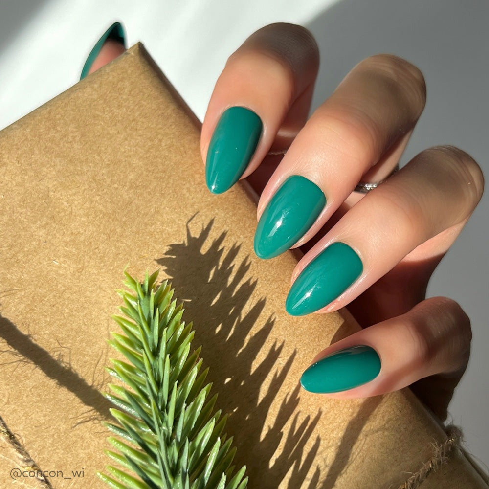 Neutral Visual Idea Neutral Visual Idea — Emerald Green Nails