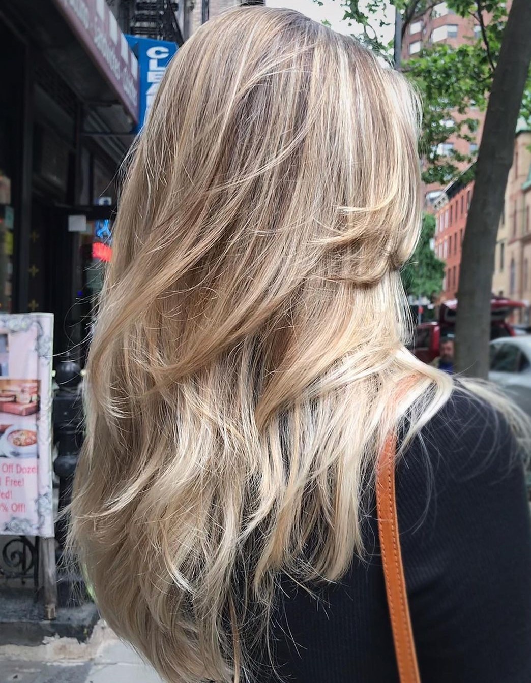 Honey Blonde Layered Lob With Darker Roots Honey Blonde Layered Lob With Darker Roots — Winter Layered Haircuts