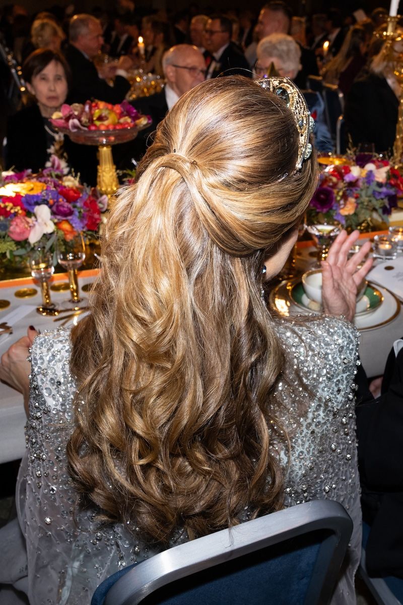 Half-Up Twist With Loose Waves Half-Up Twist With Loose Waves — Winter Formal Hairstyles