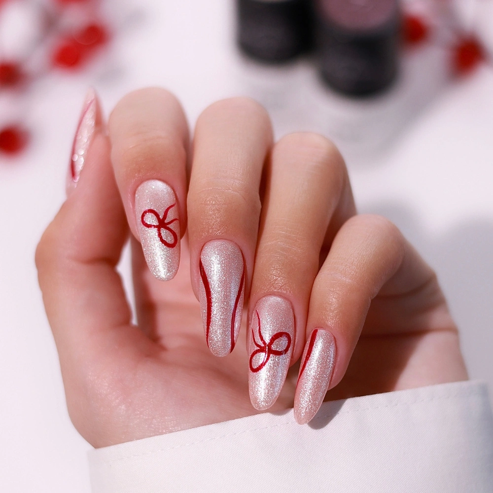 Champagne Shimmer with Painted Red Bows Champagne Shimmer with Painted Red Bows — Winter Bow Nails
