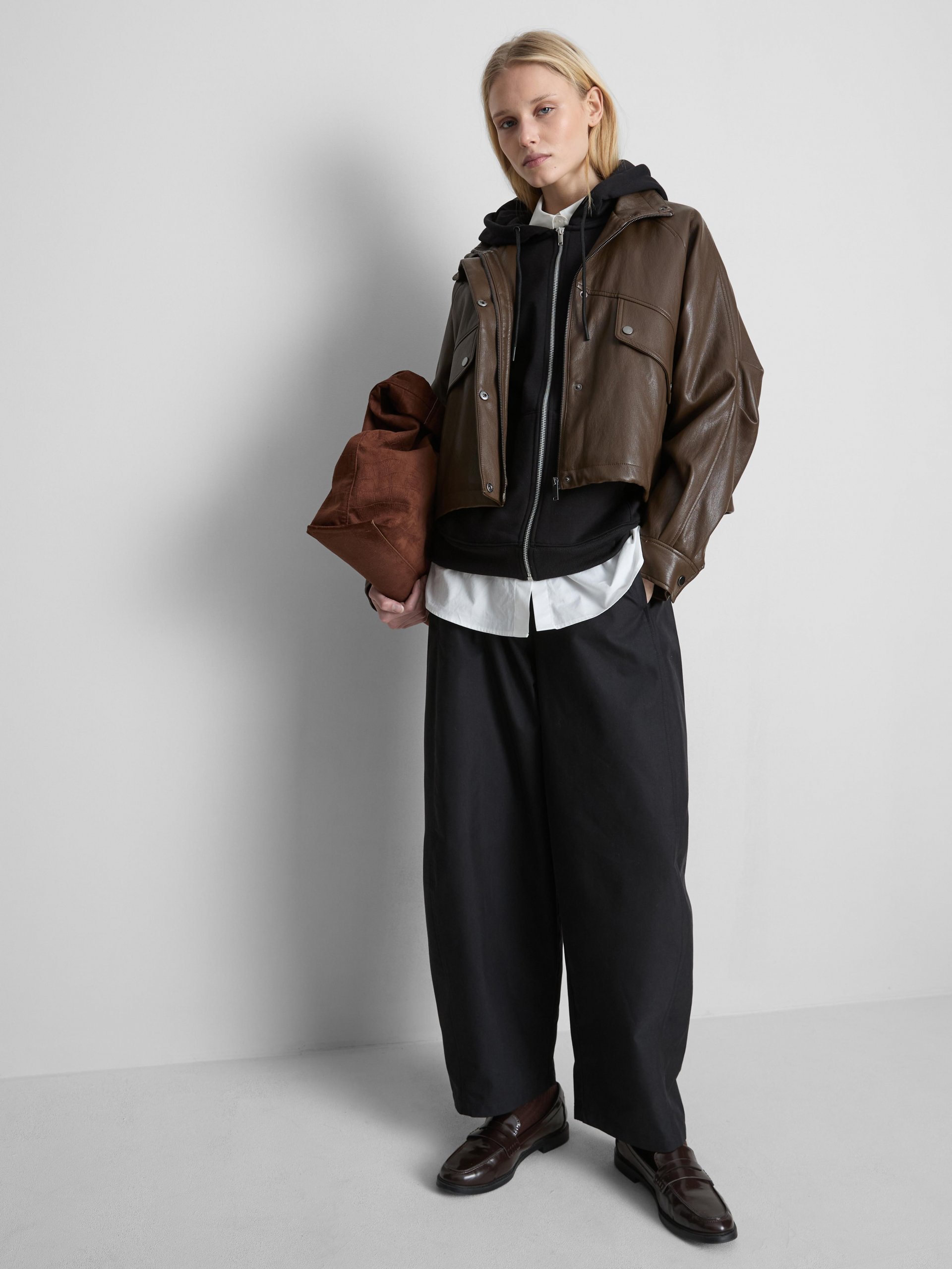 Oversized Leather Jacket Meets Casual Layers Oversized Leather Jacket Meets Casual Layers — Modest Winter Outfits