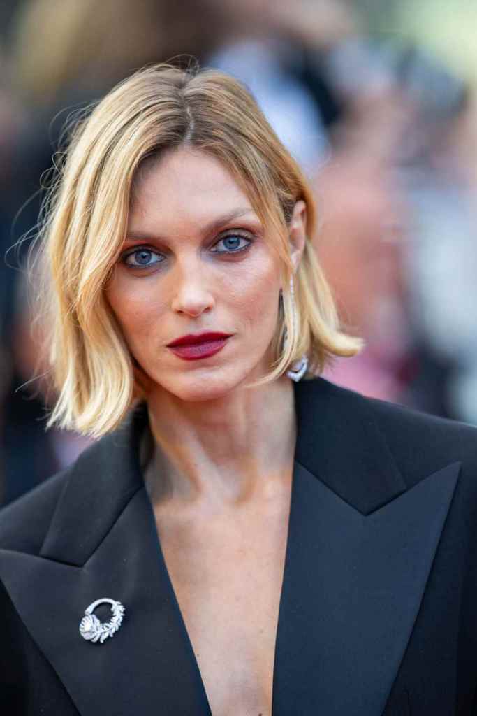 Chin-Length Ash Blonde Blunt Bob Chin-Length Ash Blonde Blunt Bob — Winter Haircuts for Women