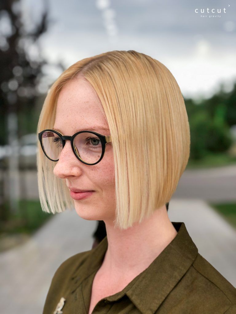 Jawline Platinum Blonde Blunt Bob — Winter Hairstyles for Thin Hair