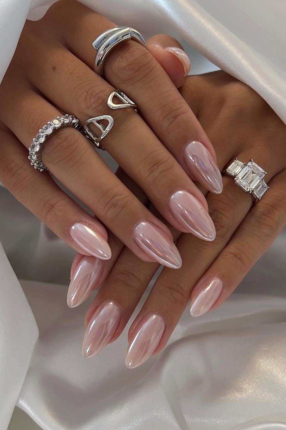 Medium Stiletto Pearlescent Chrome Pink — Winter Champagne Nails