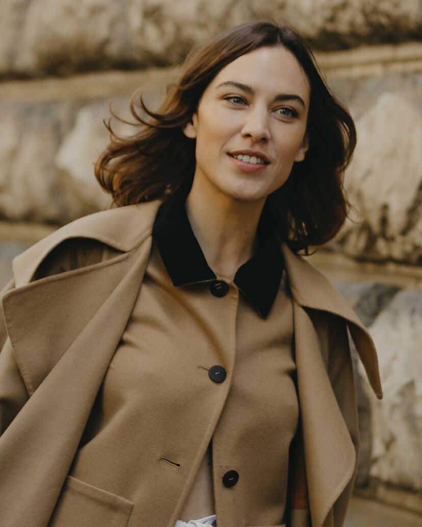 Shoulder Length Layers With Soft Waves — Winter Haircuts for Oval Faces