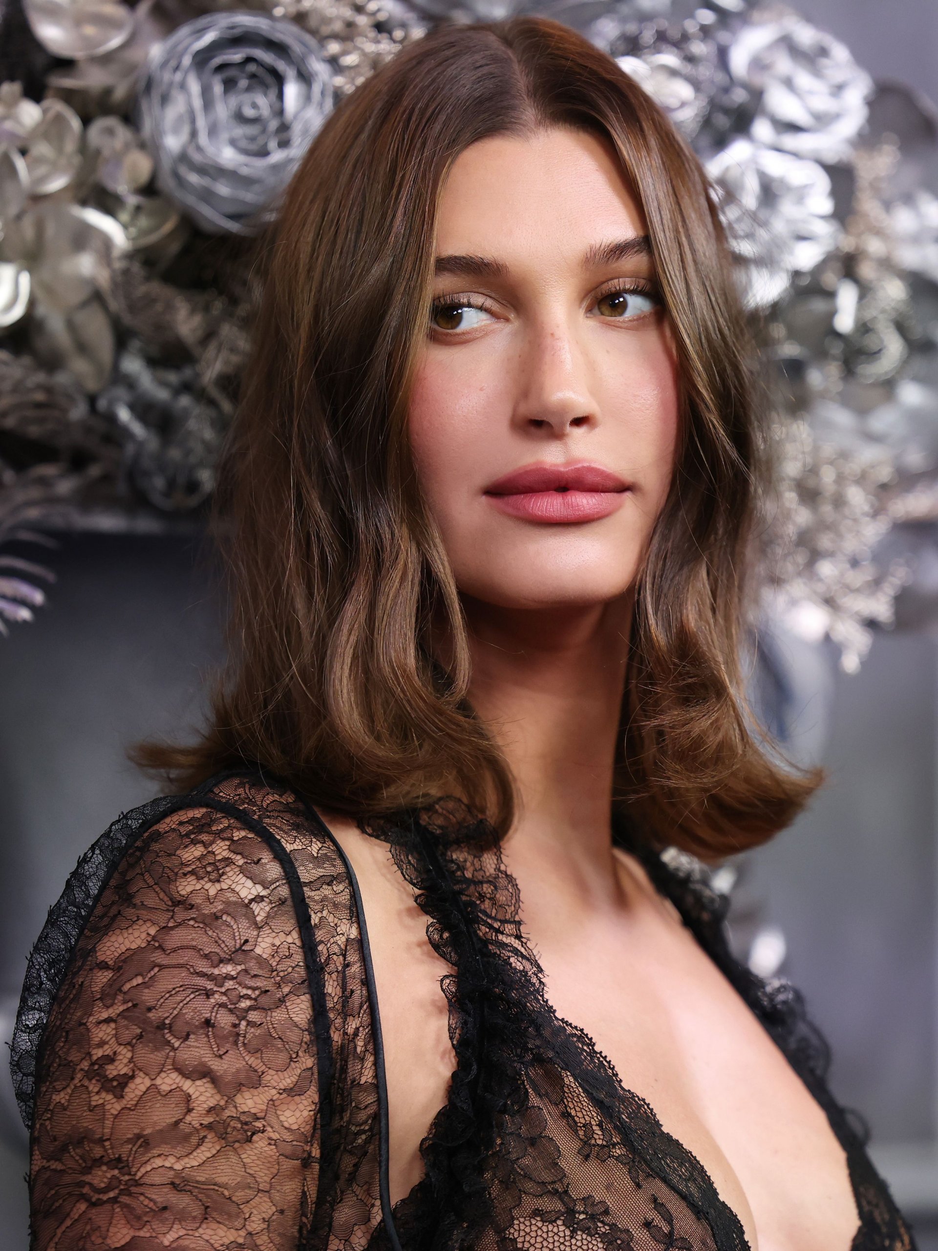 Wavy Medium Brown Lob With Soft Waves Wavy Medium Brown Lob With Soft Waves — Winter Lob Haircuts