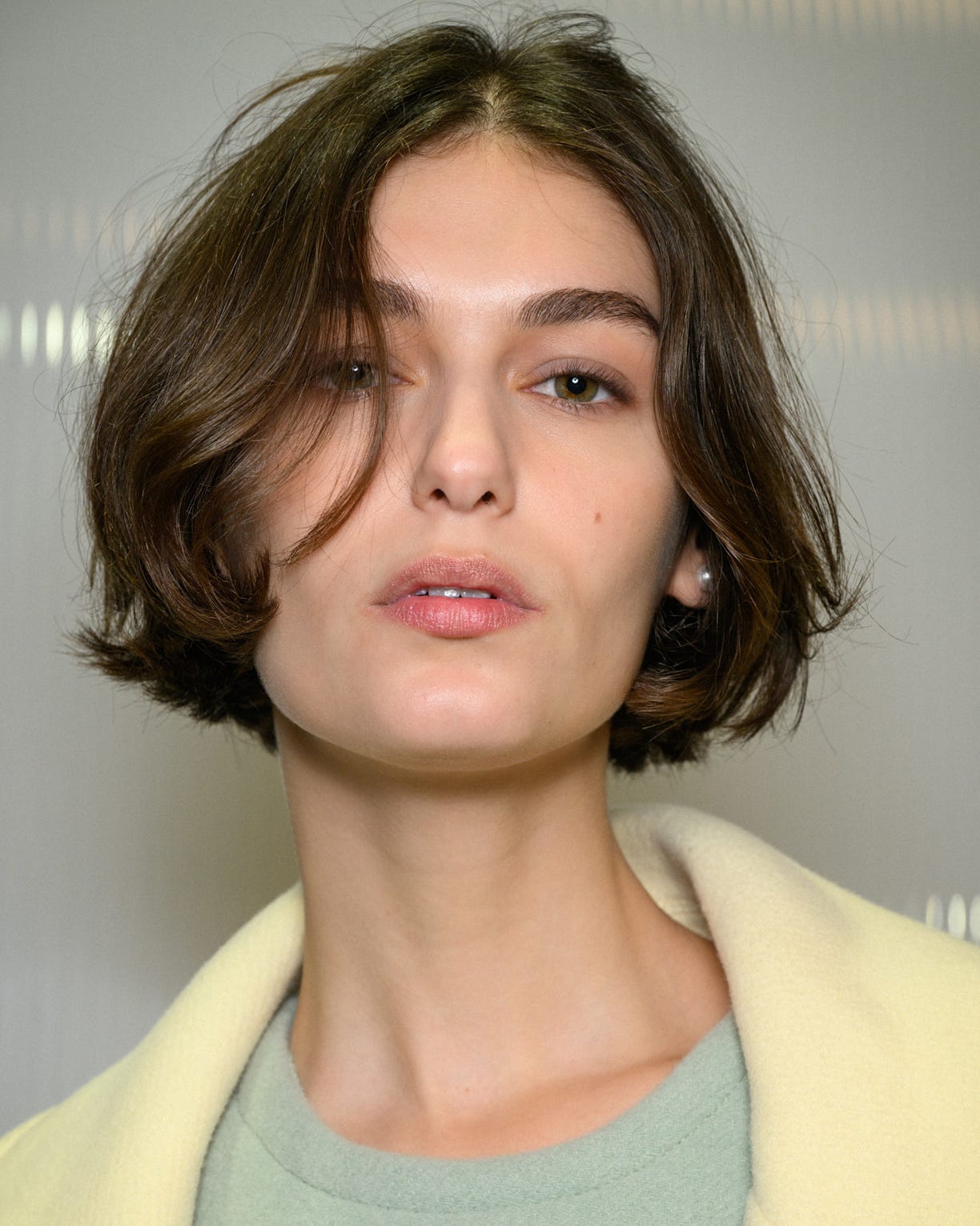 Wavy Dark Brown Lob With Textured Ends Wavy Dark Brown Lob With Textured Ends — Winter Lob Haircuts