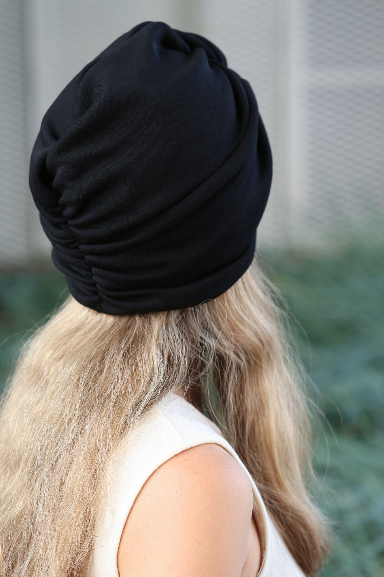 Collarbone Blonde Wavy With Black Turban — Winter Hat Hairstyles