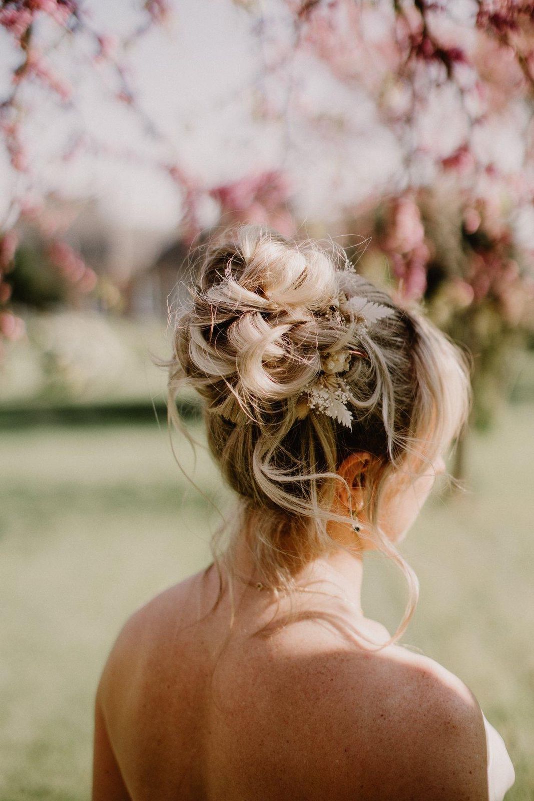 Loose Blonde Updo With Pearls Loose Blonde Updo With Pearls — Winter Updos