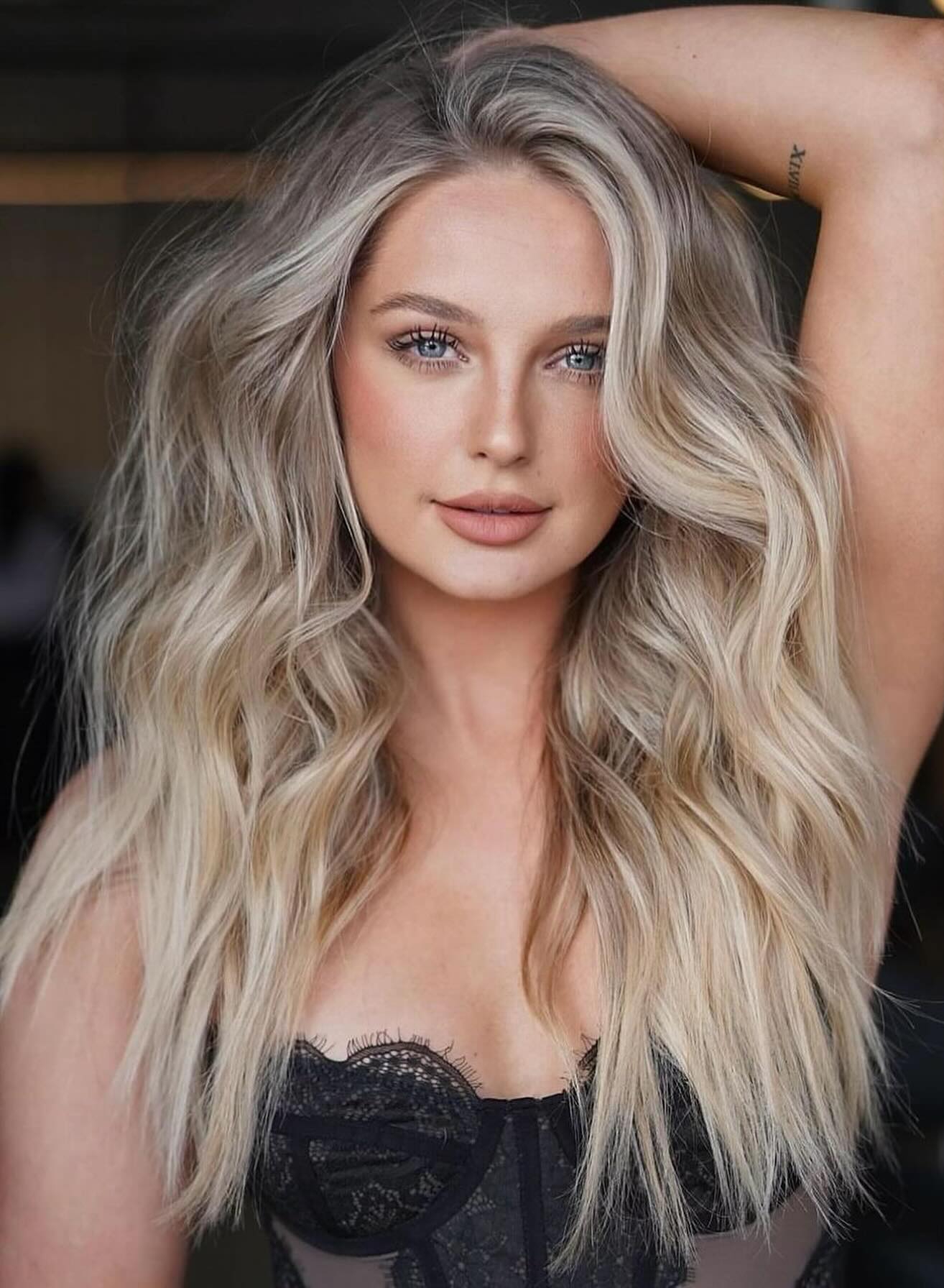 Shoulder Layers Icy Blonde Highlights Shoulder Layers Icy Blonde Highlights — Icy Blonde Hair